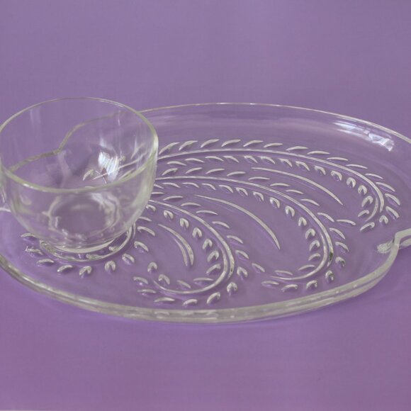Vintage Glass Snack Set, Elegant Clear Glass Cup and Tray with Leaf Pattern Home - Picture 6 of 8